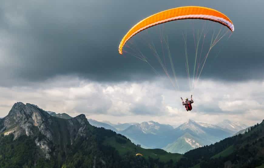 paragliding in Bhimtal
